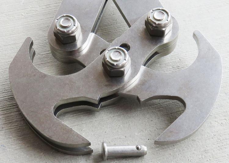 Gravity Hook Mechanical Claw That Doubles as a Grappling Hook