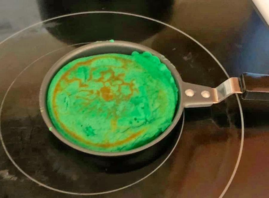 Grinch Pancake Pan