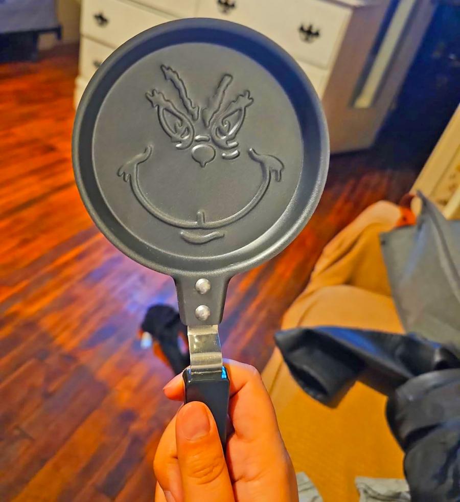 Grinch Pancake Pan