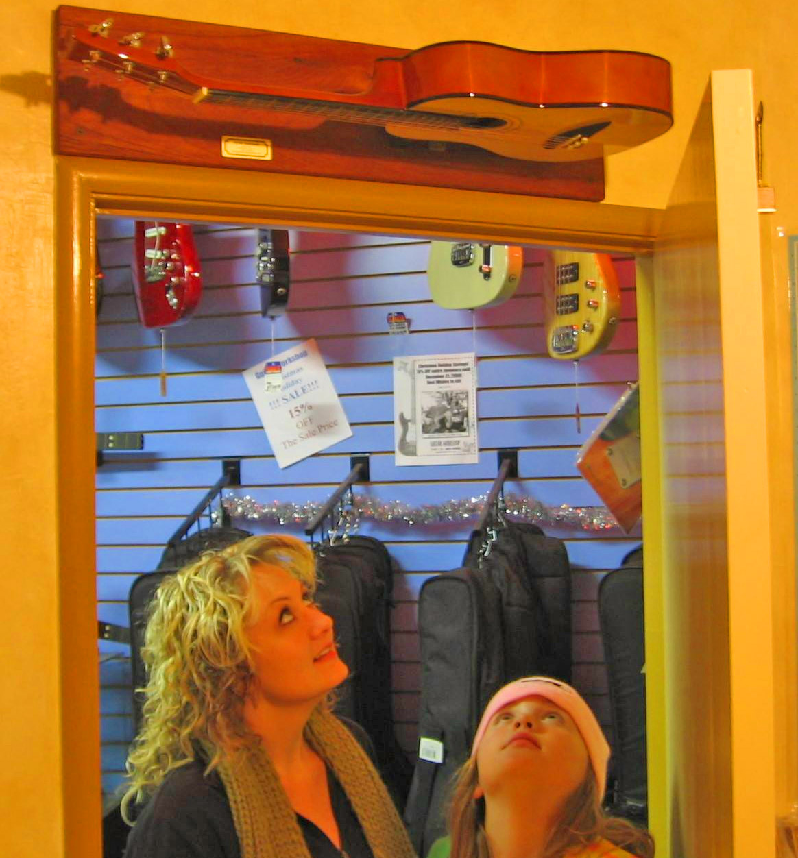 Guitar Doorbell - Guitar Door chime strums guitar each time door is opened