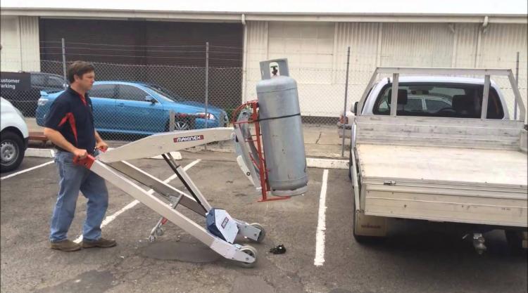 Makinex Hand Powered Forklift - Powered hand truck lets you lift over 300 lbs with one person