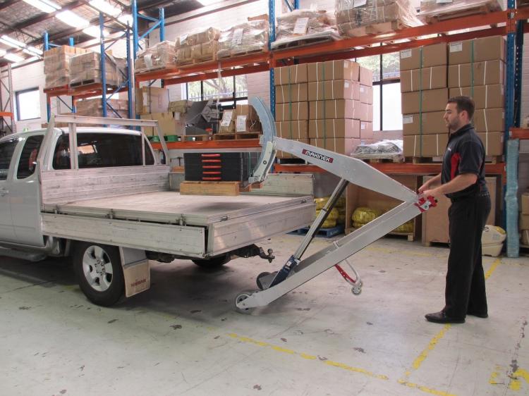 Makinex Hand Powered Forklift - Powered hand truck lets you lift over 300 lbs with one person