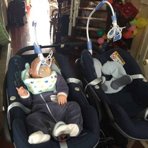 Hands Free Baby Bottle Milk Holder
