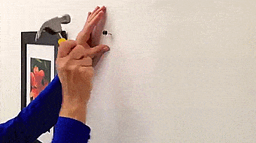 Hang and Level Easy Picture Hanging Tool With 2 Built-in Levels