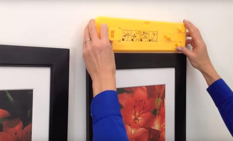 Hang and Level Easy Picture Hanging Tool With 2 Built-in Levels