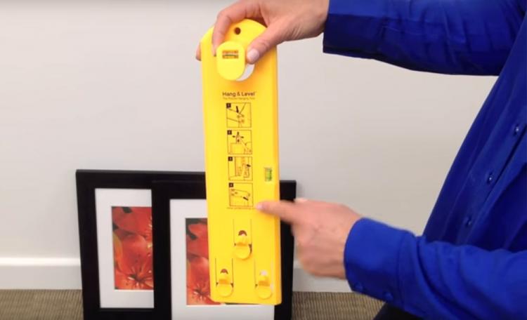 Hang and Level Easy Picture Hanging Tool With 2 Built-in Levels