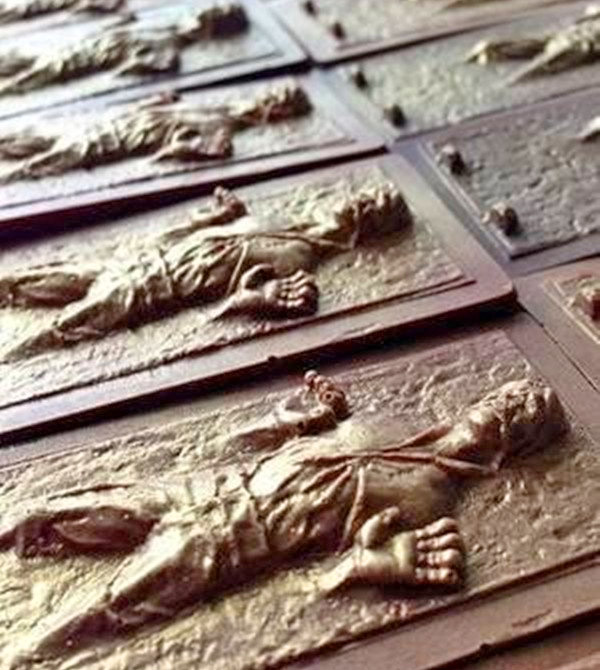 Hans Solo in Carbonite Ice Tray - Star Wars Hans Solo Stuck in Carbonite Silicone Ice Tray