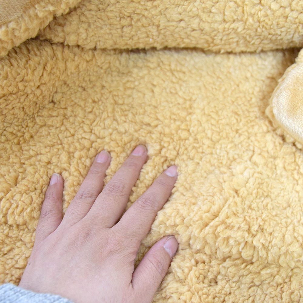 USB Heated Blanket Connects To Your Desk - Heated office blanket with hand warmers