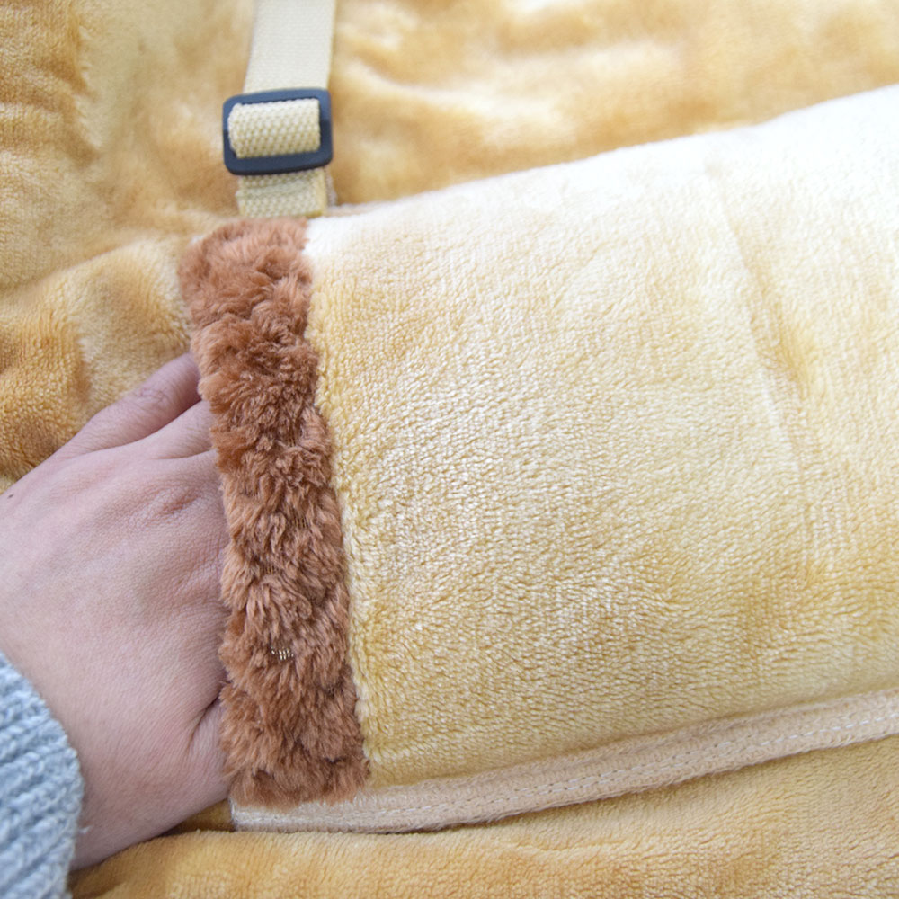 USB Heated Blanket Connects To Your Desk - Heated office blanket with hand warmers