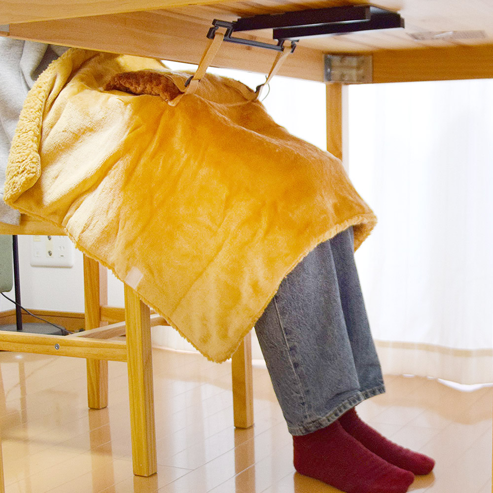 USB Heated Blanket Connects To Your Desk - Heated office blanket with hand warmers