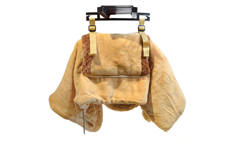 USB Heated Blanket Connects To Your Desk - Heated office blanket with hand warmers