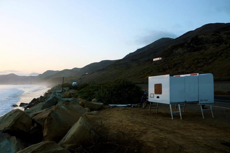 Hitch Hotel: Expandable Wheel-less Trailer Camper