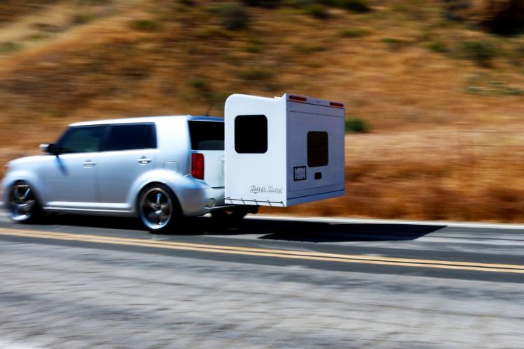Hitch Hotel: Expandable Wheel-less Trailer Camper
