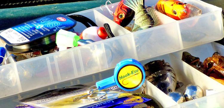 Hook-Eze - Safely tie hook to fishing line without cutting yourself - Fishing hook holder