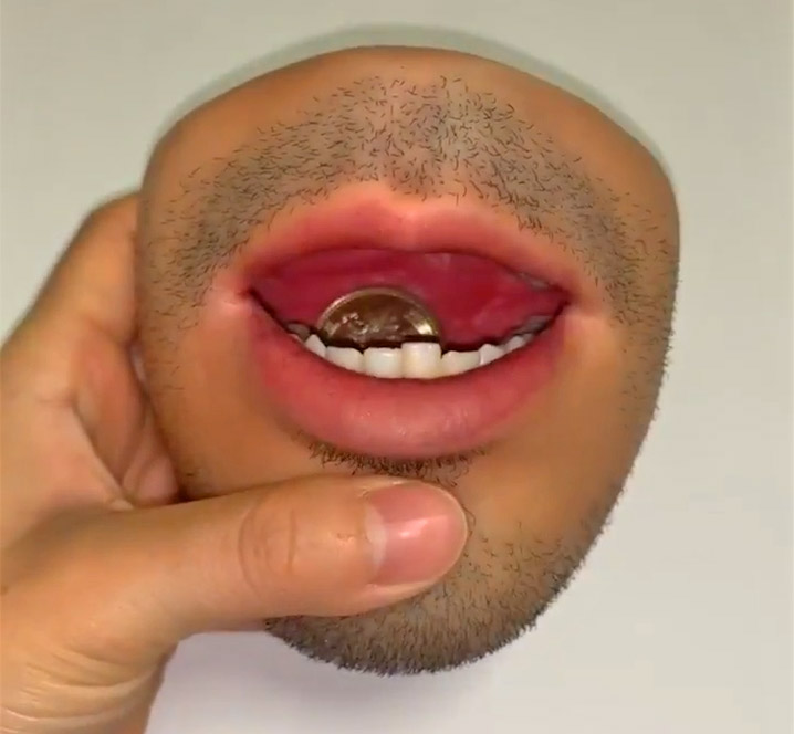Human Face Coin Purse - Realistic mouth coin holder