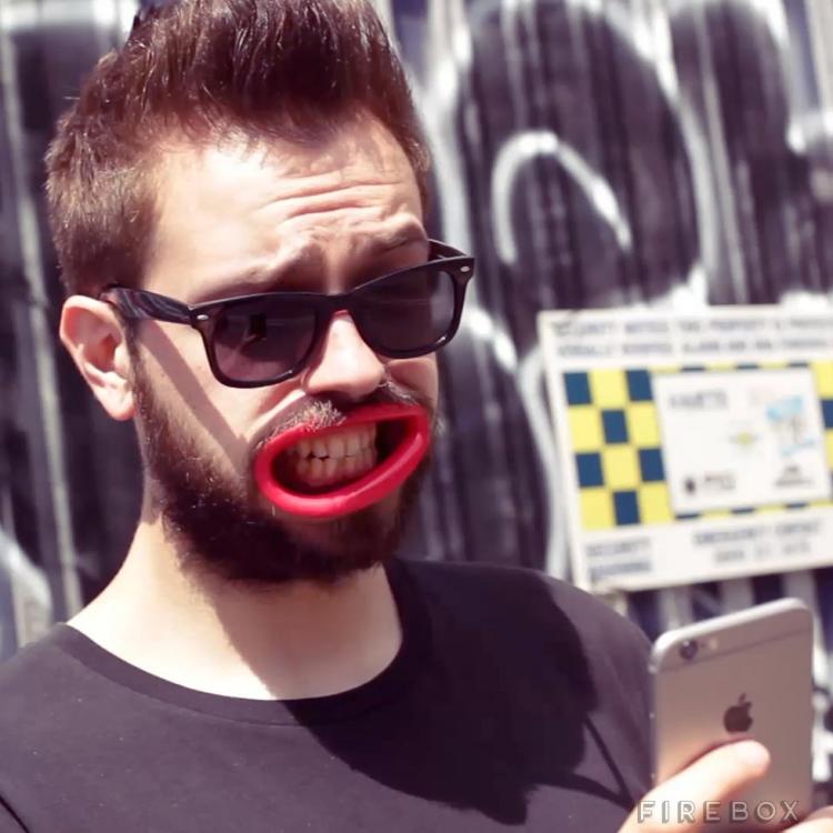 Hyperlips - Make you have big giant gums and lips
