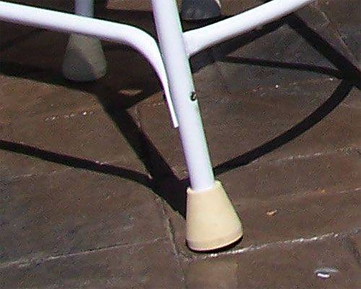 In-pool table and chairs with umbrella - Submergible table and chairs