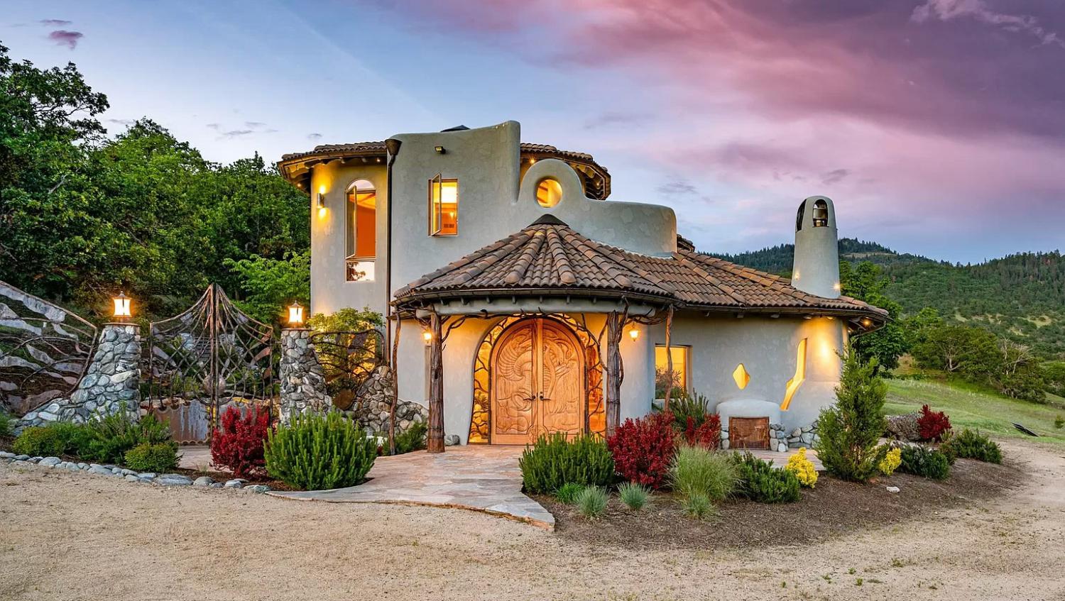 Unique Oregon Home With Custom Handcrafted Stairs, and wooden natural details Unique Oregon Home With Custom Handcrafted Stairs, and wooden natural details