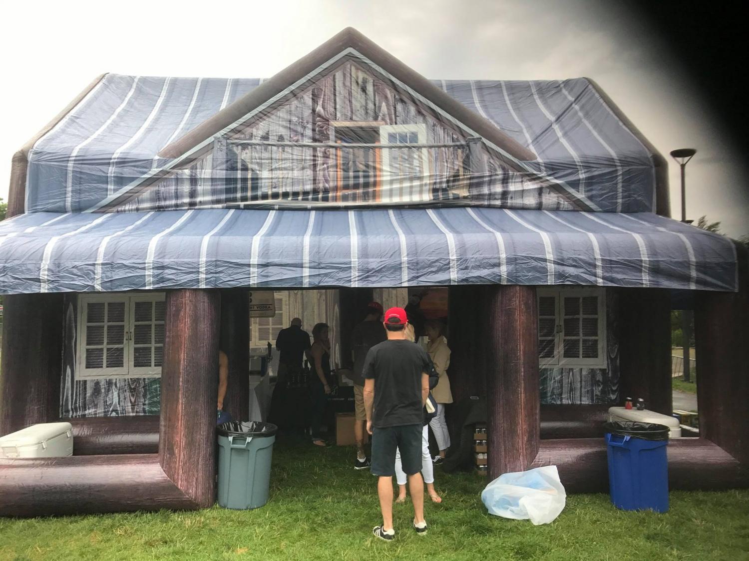 Inflatable Pub - Get an inflatable bar for your backyard