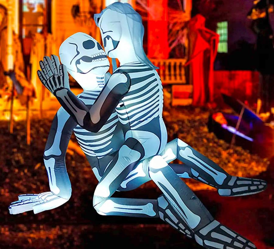 Inflatable Skeleton Lovers Halloween Yard Decoration