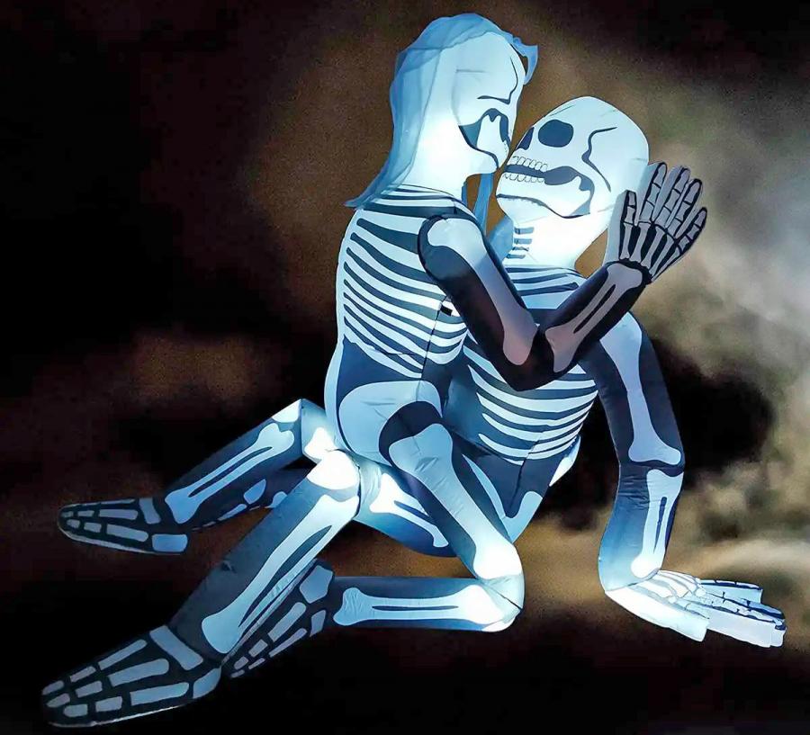 Inflatable Skeleton Lovers Halloween Yard Decoration