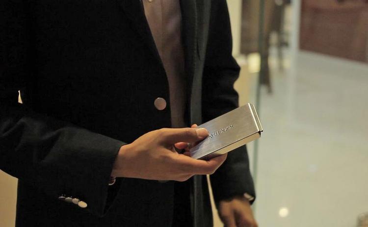 Kallet Sleek Stainless Steel Wallet That Swipes