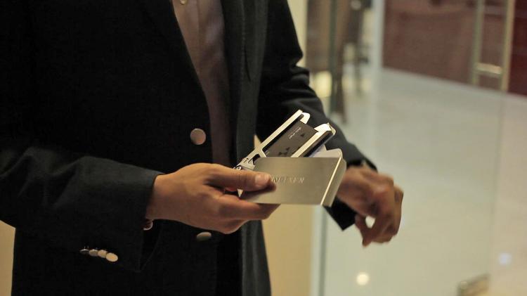 Kallet Sleek Stainless Steel Wallet That Swipes