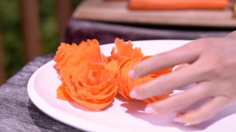 Karoto Vegetable and Fruit Peeler and Sharpener - Edible Flower Maker