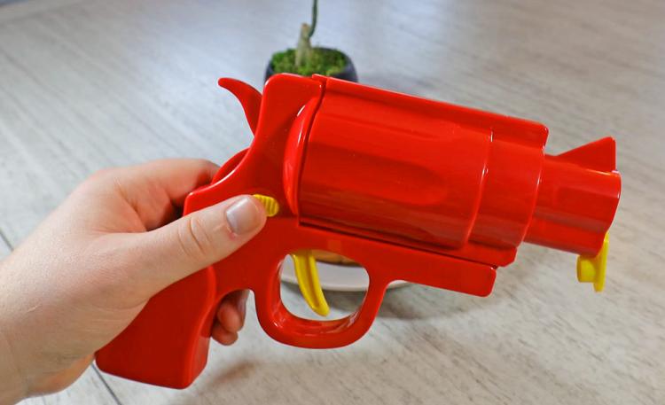 Condiment Gun - Gun shaped ketchup and mustard dispenser