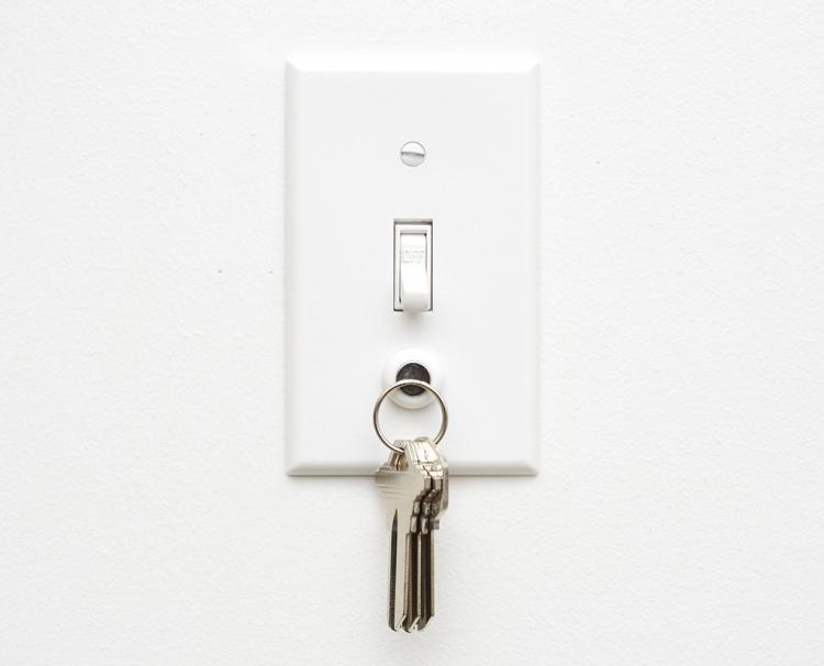 KeyCatch - Magnetic Light Switch Key Holder Screw