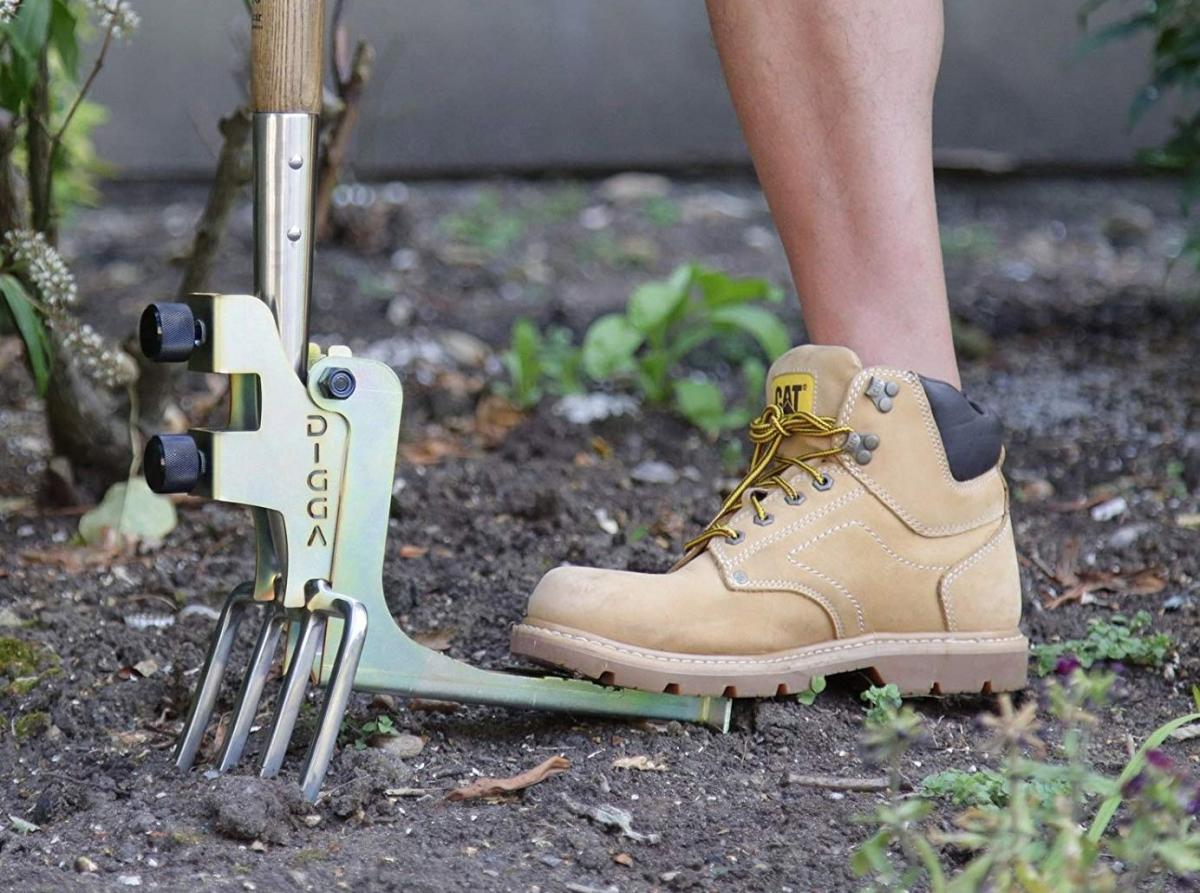 Kikka Digga Shovel Attachment Adds step plate to gardening spade and fork