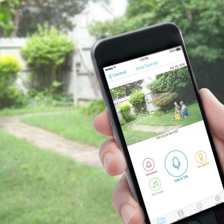 Kuna Smart Light - Outdoor Light With integrated security camera and alarm