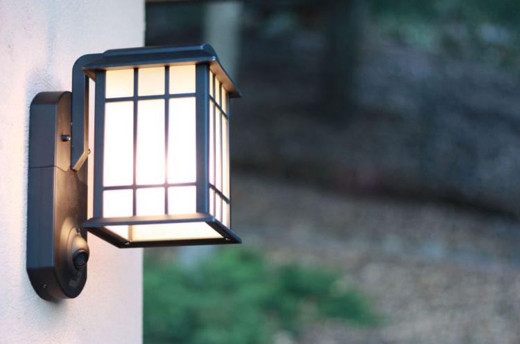 Kuna Smart Light - Outdoor Light With integrated security camera and alarm