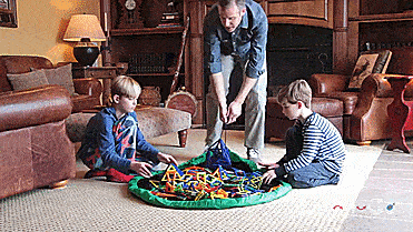 Lay-n-Go Lego Collecting Mat - Drawstring play mat cinches toys shut - Backpack toy mat