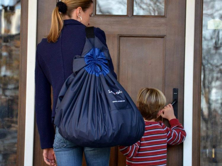 Lay-n-Go Lego Collecting Mat - Drawstring play mat cinches toys shut - Backpack toy mat