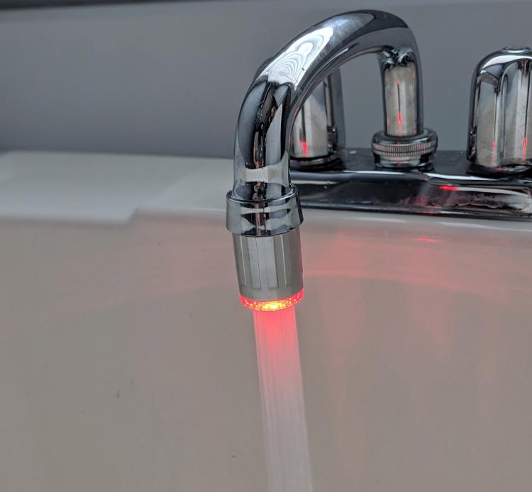 LED Faucet Nozzle Changes Color With Water Temperature - LED light-up aerator
