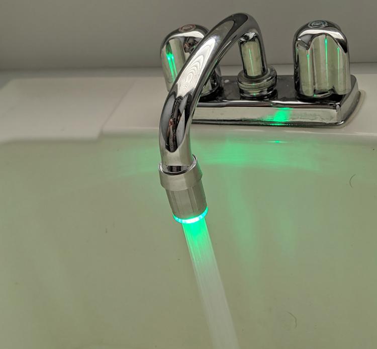 LED Faucet Nozzle Changes Color With Water Temperature - LED light-up aerator