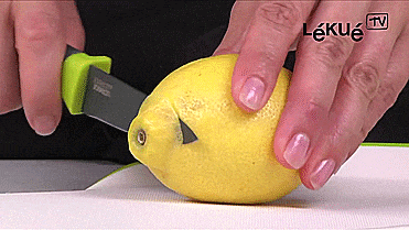 Lemon Sprayer - Lekue Citrus Sprayer - Screws into top of lemon/lime/fruit