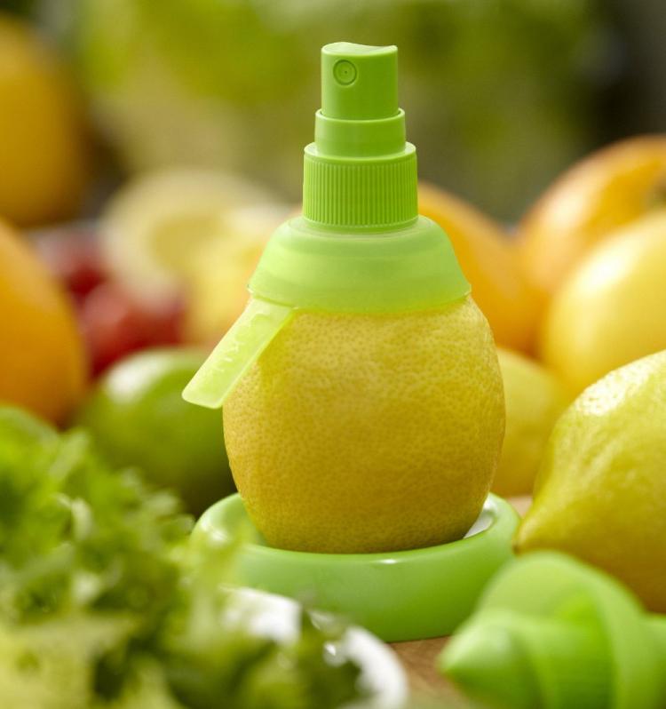 Lemon Sprayer - Lekue Citrus Sprayer - Screws into top of lemon/lime/fruit