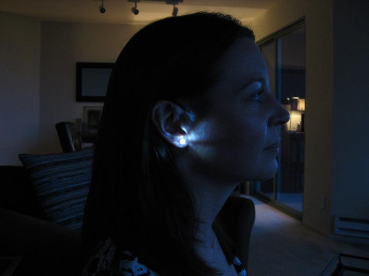 Light-Up LED Earrings - Night-ice illuminated earrings