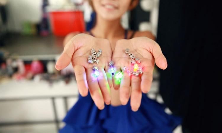 Light-Up LED Earrings - Night-ice illuminated earrings