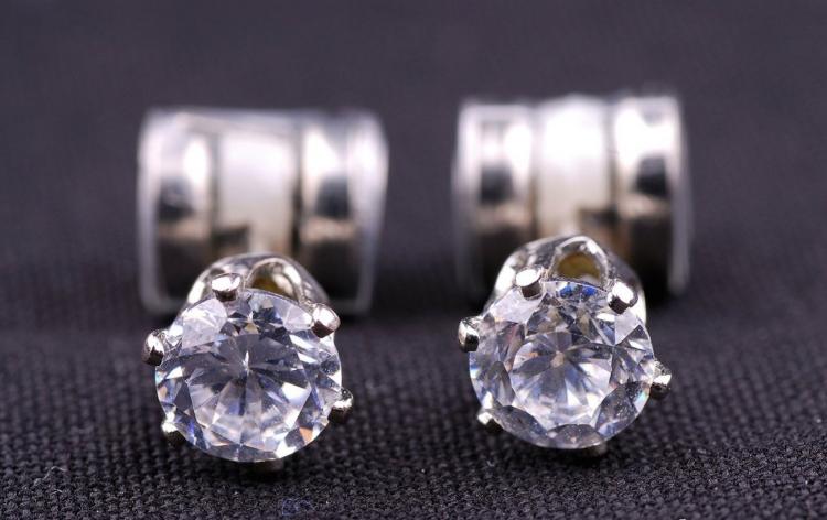 Light-Up LED Earrings - Night-ice illuminated earrings
