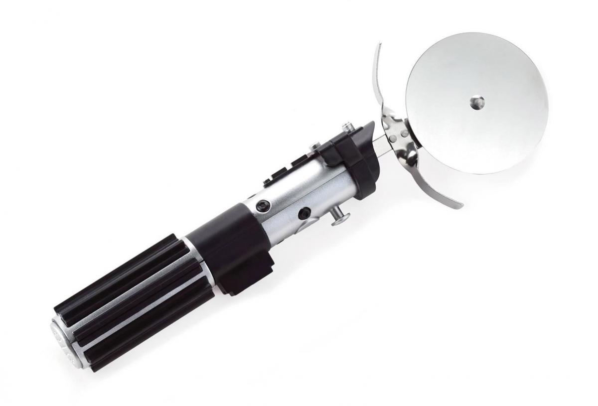 Star Wars Lightsaber Pizza Cutter - Darth Vader Geeky pizza cutter