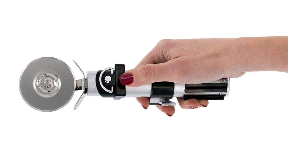 Star Wars Lightsaber Pizza Cutter - Darth Vader Geeky pizza cutter