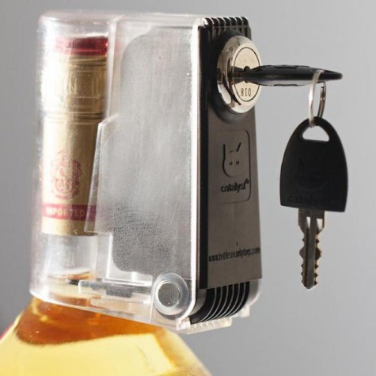 Tantalus Liquor Bottle Lock - Booze bottle key lock - Keeps Your Booze Out Of The Wrong Hands