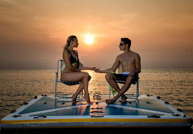 Lounge Raft Deck: A 4-Person Floating Wet Lounge
