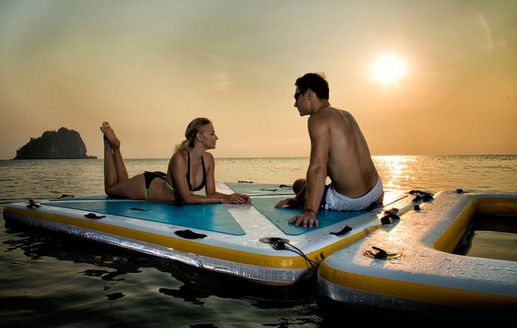 Lounge Raft Deck: A 4-Person Floating Wet Lounge