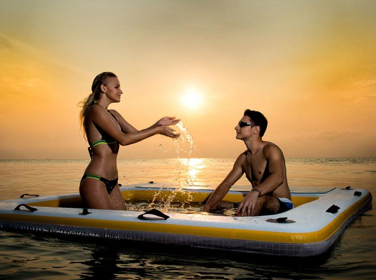 Lounge Raft Deck: A 4-Person Floating Wet Lounge