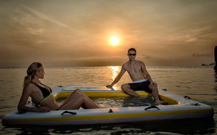 Lounge Raft Deck: A 4-Person Floating Wet Lounge