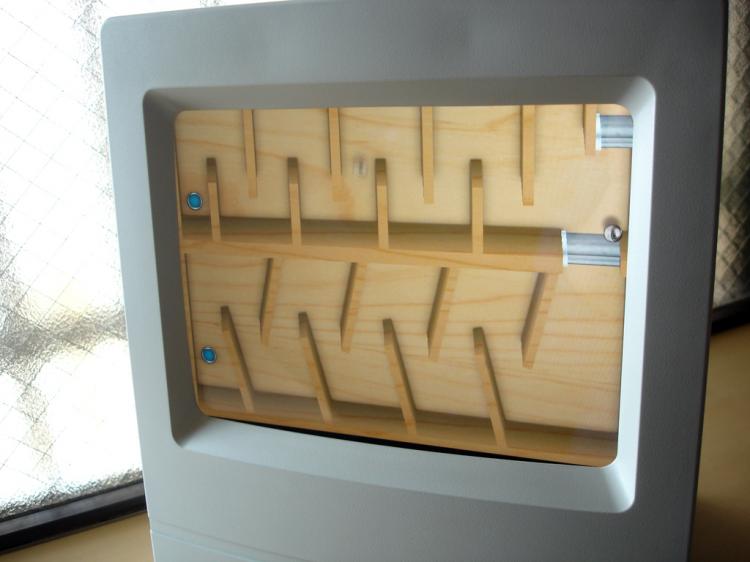 DIY Vintage Macintosh iPad Stand